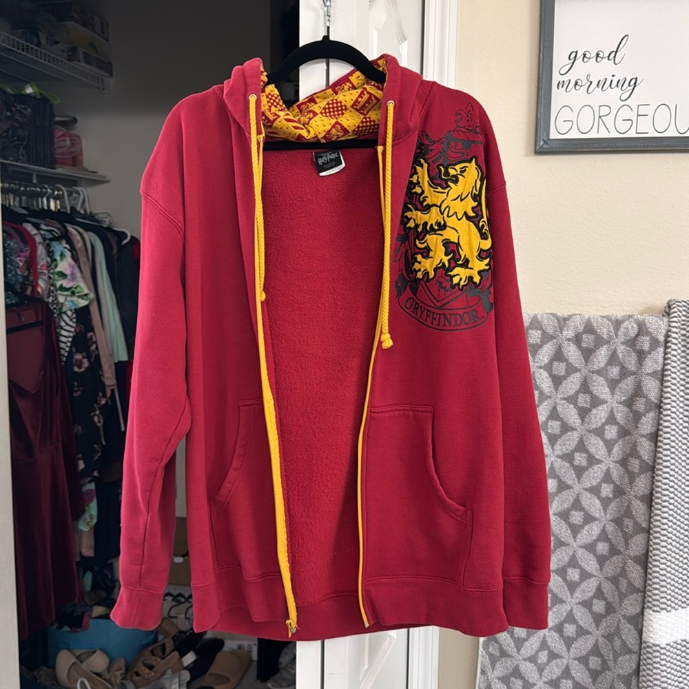 Harry Potter Hoodie Men's Gryffindor Wizarding World Jacket Red Full Zip L